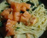 Foto del paso 4 de la receta: Espaguetis con gambones, salmón y espinacas