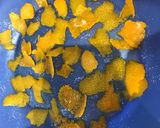 Foto del paso 2 de la receta: Cascaritas caramelizadas y crocantes de naranja sin azúcar al microondas. Receta original de Geri
