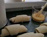 Barackos és szilvás kifli recept fázis 4 fotója