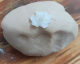 A picture of step 4 of Fulka roti.