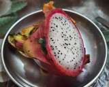 ડ્રેગન ફ્રૂટ મિલ્કશેક (Dragon Fruit Milkshake Recipe in Gujarati) રેસીપી સ્ટેપ1ફોટો