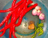 Foto langkah ke 1 dari resep Sambal Pencit (Sambal Mangga Muda).