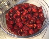 Une image de l'étape 3 de Compote de cerises et pêches jaunes aux pistaches.