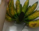 Foto langkah ke 1 dari resep Pisang keju kulit pangsit topping coklat.
