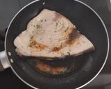 Foto del paso 2 de la receta: Pez espada a la plancha con ajo y perejil