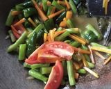 Foto langkah ke 3 dari resep Tumis Buncis dan Wortel.