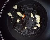 Foto del paso 3 de la receta: Achicoria salteada con patatas y huevo