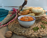 Foto del paso 2 de la receta: Muhammara 🥣 y pan de pita árabe 🥙