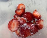 Foto del paso 1 de la receta: Postre de fresa casero y saludable