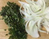 Hình bước làm 2 của món Hến xào hành