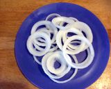 A picture of step 1 of taisen's fried onion rings.