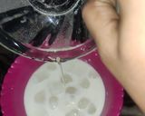 स्ट्रॉबेरी मिल्क शेक (strawberry milkshake recipe in hindi) रेसिपी चरण 2 फोटो