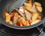 Foto langkah ke 7 dari resep Kentang tongkol kecap.