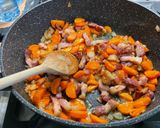 Une image de l'étape 10 de Lentilles vertes au lard, pommes fruits et carottes.