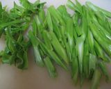 A picture of step 3 of Chinese Stir-Fried Malabar Spinach (Tsuru-Murasaki).