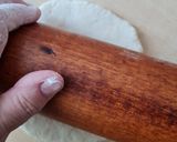 Foto del paso 2 de la receta: Pizza crujiente sin horno, sin levadura, sin polvo de hornear sin amasado, sin tiempo de leudado🍕