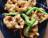 A picture of step 4 of Chilli ring bhajiya.