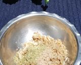 गूळ तूप पोळीचा लाडू (Gul Tup Policha Ladoo Recipe In Marathi) रेसिपी स्टेप 3 फोटो 