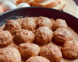 A picture of step 17 of Meatballs in Almond Sauce! 🧄🍞🧅.