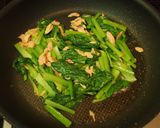 A picture of step 3 of Komatsuna and Tuna Egg Stir-fry.