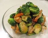A picture of step 4 of Stir-fried Brussels Sprouts and Prawns with Garlic.