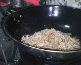 Foto langkah ke 3 dari resep Ikan teri sambal goreng bawang.