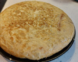 Foto del paso 11 de la receta: Tortilla de patatas con salchichas encebollada al vino