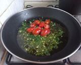 Foto del passaggio 1 della ricetta Filetti di trota salmonata con pomodorini e olive