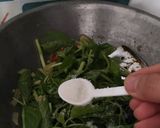 Foto langkah ke 5 dari resep Tumis Bayam Favorit.