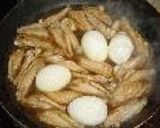 A picture of step 2 of Simmered Chicken Wings and Boiled Eggs.