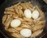 A picture of step 2 of Simmered Chicken Wings and Boiled Eggs.