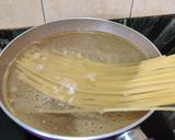 A picture of step 2 of Garlic fettuccine.