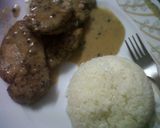 A picture of step 4 of Chicken funji (with cream and mushrooms).