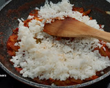 Foto del paso 7 de la receta: Huevo frito con arroz con tomate y verduras