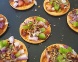 બિસ્કીટ પીઝા (Biscuit Pizza Recipe In Gujarati) રેસીપી સ્ટેપ3ફોટો