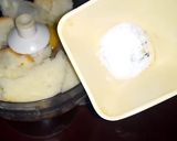 A picture of step 2 of Chicken Hary Bhary Kabab.