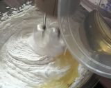 Foto langkah ke 4 dari resep Bolu Ultah Pondan Empuk.