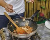รูปขั้นตอนการทำที่ 15 ของ ข้าวผัดต้มยำ กุ้ง อร่อยซี้ดซ้าดถึงใจ