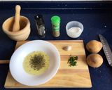 Foto del paso 1 de la receta Muslos de pollo asados con hierbas aromáticas y papas (Crockpot)