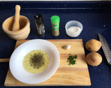 Foto del paso 1 de la receta: Muslos de pollo asados con hierbas aromáticas y papas (Crockpot)