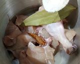 A picture of step 3 of Chicken Clear Soup.