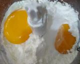 Foto langkah ke 2 dari resep Donat Maizena.
