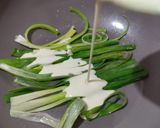 Foto langkah ke 3 dari resep Pajeon - pancake daun bawang.