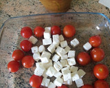 Foto del paso 2 de la receta: Nidos al huevo con queso feta y tomates cherry