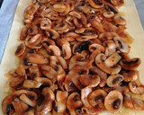 Foto del paso 6 de la receta: Hojaldre de champiñones con tomate y trigueros