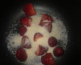 Foto del paso 1 de la receta: Mousse de chocolate con coulis de fresa y mango