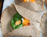 Foto del paso 4 de la receta: Galettes a la albahaca con huevos y quesos