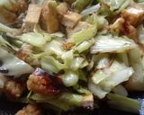 Foto langkah ke 4 dari resep Tumis Tahu Kol.