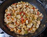 Foto del paso 4 de la receta: Salteado de chocos, mejillones y langostinos