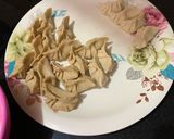 A picture of step 5 of Fried momos.